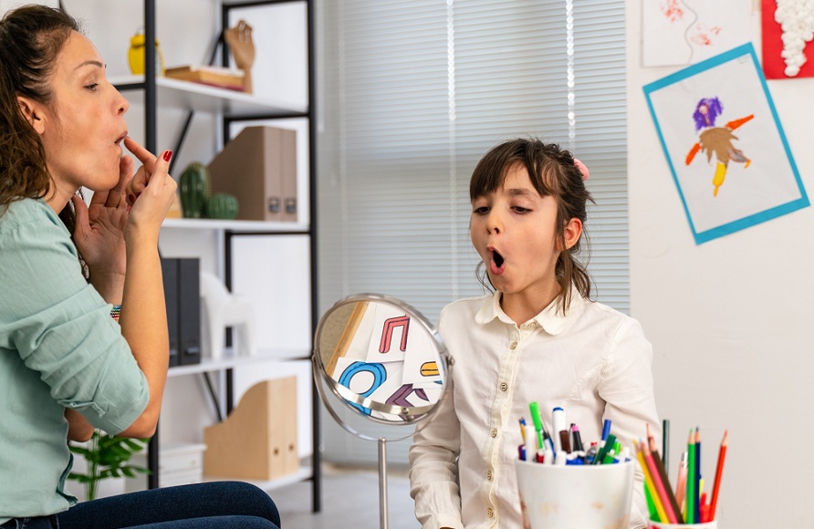 Orthophonie : comment se déroule la formation et quelles sont les opportunités de carrière ?